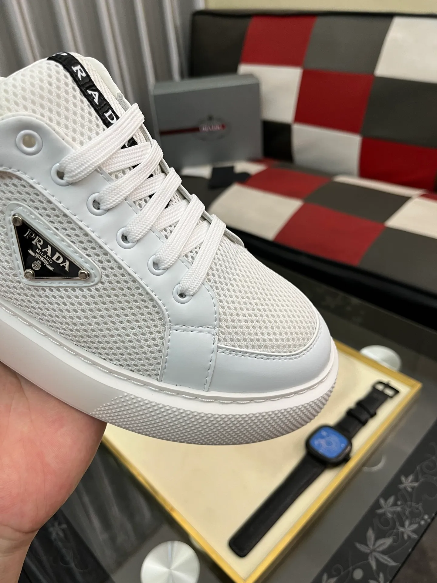 Men's men's shoes💰580⌚️⌚️Prada Prada early spring new model, top original quality, Prada casual sports shoes, made of imported solid color patent leather, spliced mesh cowhide upper, three-dimensional geometric segmentation, multi-color splicing, fashionable and generous, soft, comfortable and breathable. The tongue is decorated with classic letter logo, with fabric lining, cowhide foot pads, matched with P family's exclusive rubber outsole, upper material, breathable knitted fabric imported from Italy The delicate texture is super high-end! Fetal cowhide lining, super soft and comfortable, original molded outsole Size: 38-446️⃣ colors available